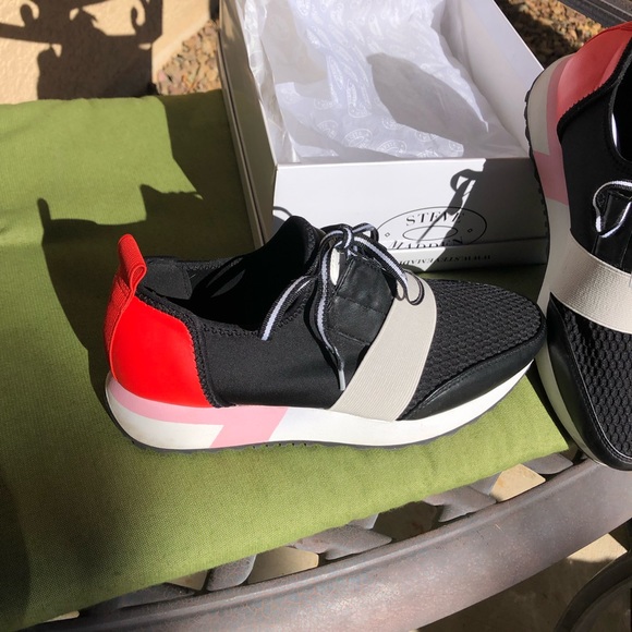 Steve Madden activewear shoes. Size 9. Worn once with original box. - Picture 2 of 4